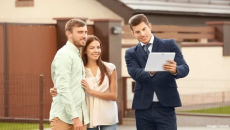 Couple-buying-home